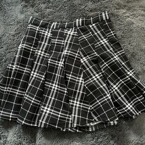 Black and white pattern skirt